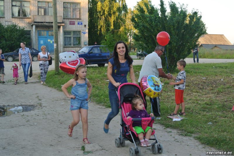 Пакшары и гости Пакшеньги на празднике День деревни 12 июля 2014 года